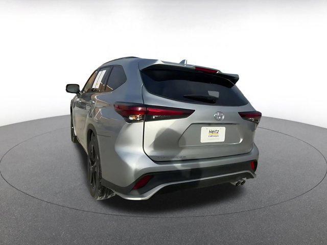 used 2024 Toyota Highlander car, priced at $35,898