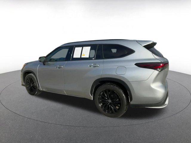 used 2024 Toyota Highlander car, priced at $35,898
