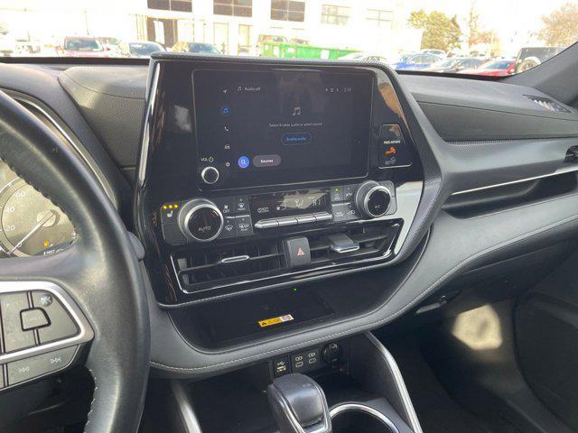 used 2024 Toyota Highlander car, priced at $35,898