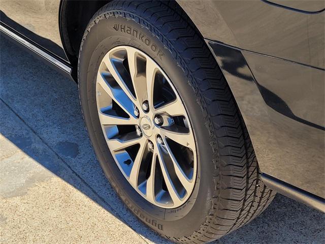 used 2018 Ford Expedition car, priced at $21,900