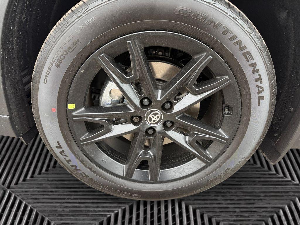 new 2026 Toyota Highlander Hybrid car, priced at $60,947