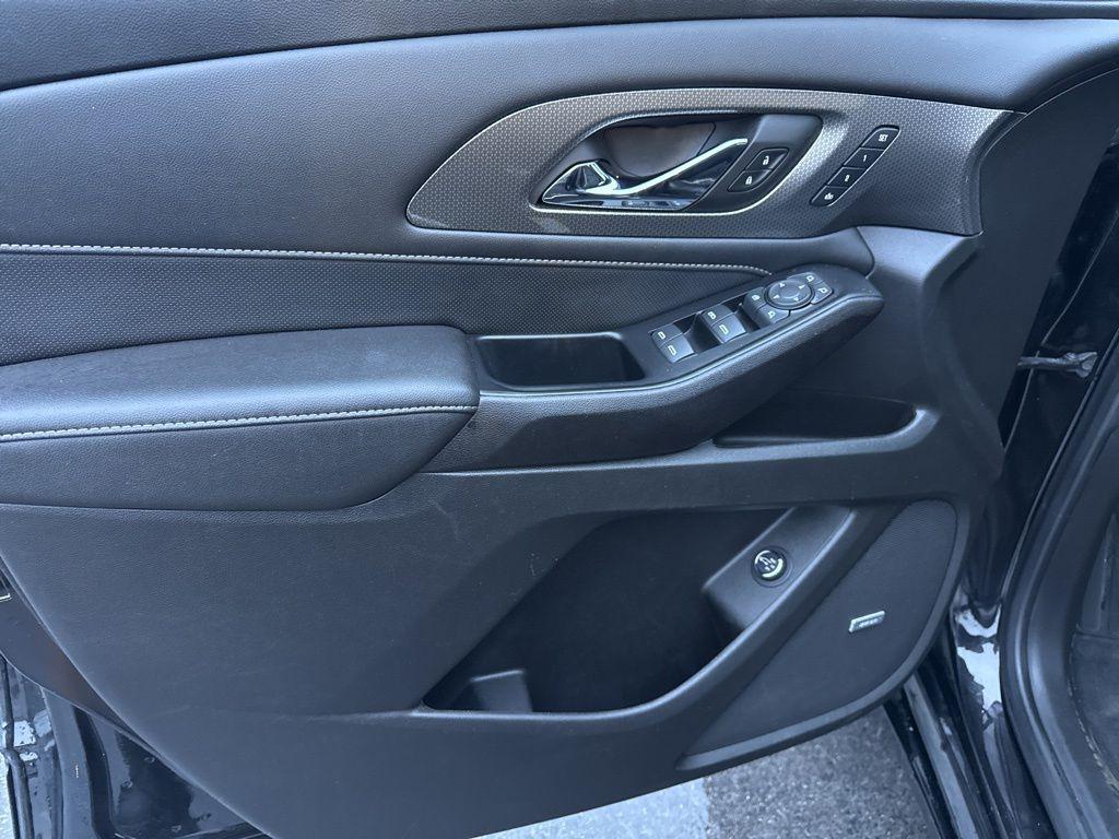 used 2022 Chevrolet Traverse car, priced at $31,595