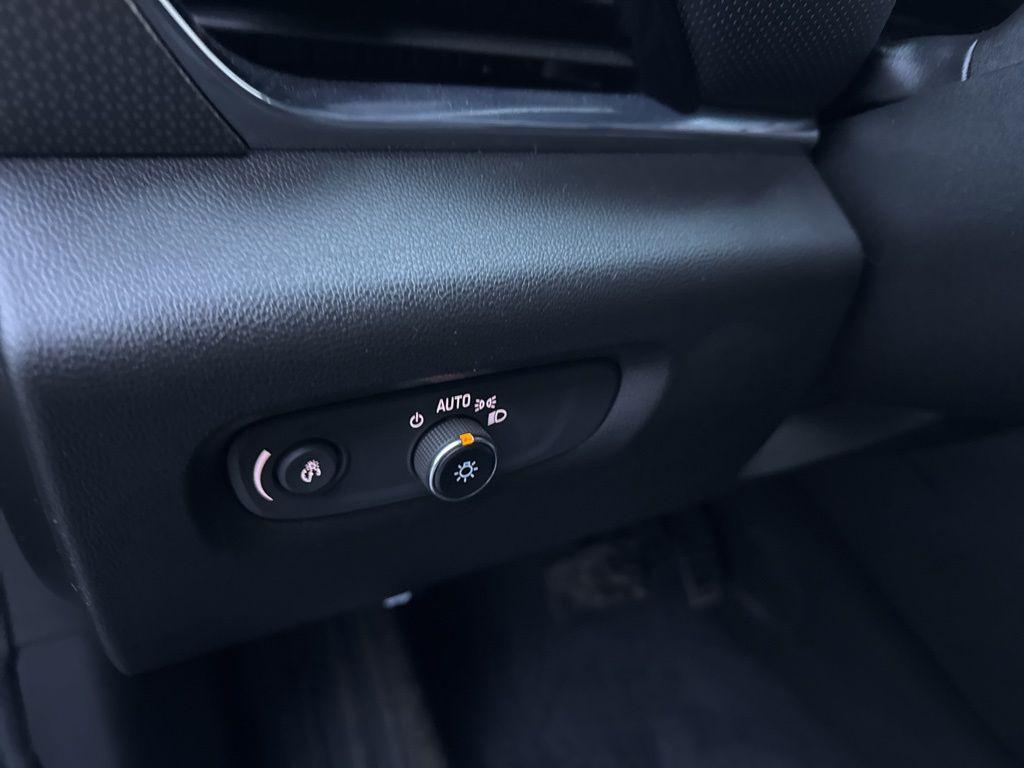 used 2022 Chevrolet Traverse car, priced at $31,595