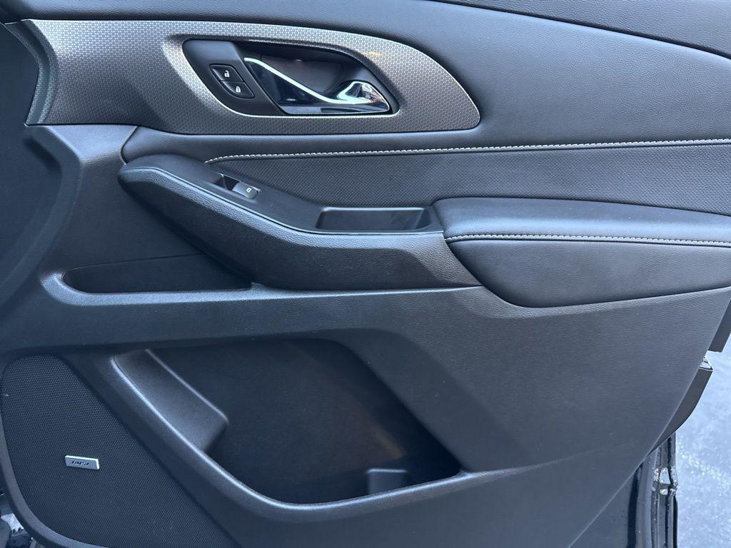 used 2022 Chevrolet Traverse car, priced at $31,595