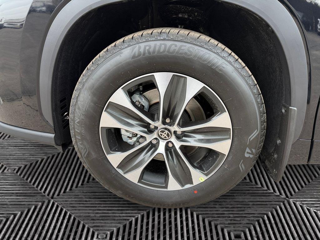 new 2026 Toyota Highlander Hybrid car, priced at $47,486