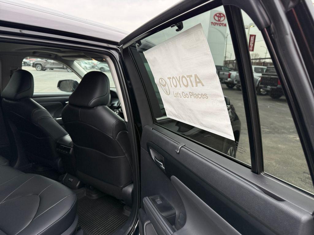 new 2026 Toyota Highlander Hybrid car, priced at $47,486
