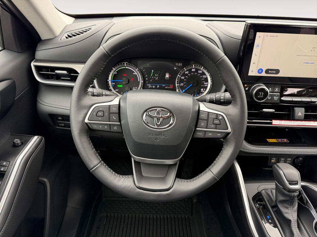new 2026 Toyota Highlander Hybrid car, priced at $47,486