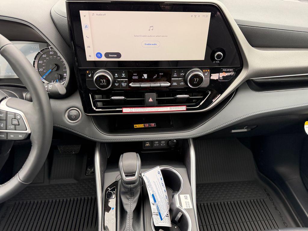 new 2026 Toyota Highlander Hybrid car, priced at $47,486