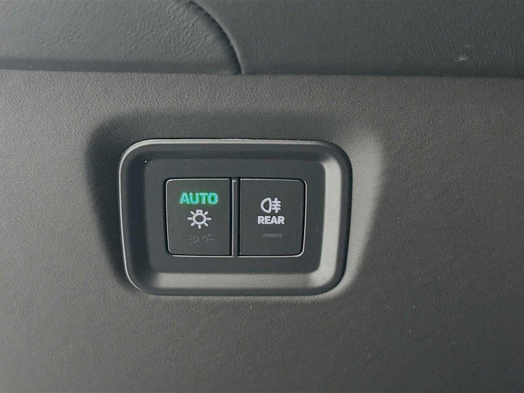 used 2025 Porsche Cayenne car, priced at $99,900