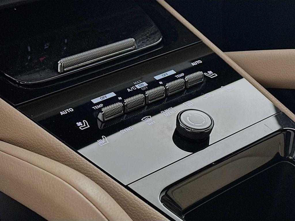 used 2025 Porsche Cayenne car, priced at $89,900