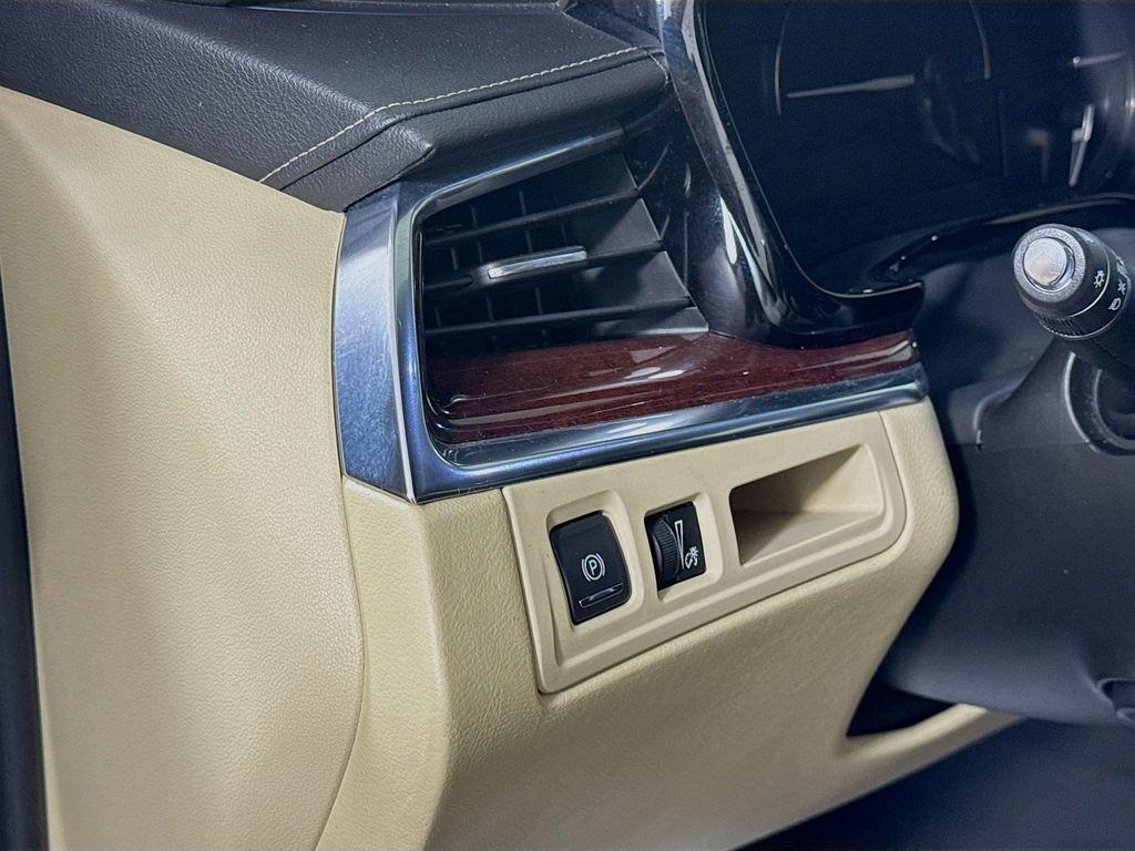 used 2018 Cadillac XT5 car, priced at $14,581