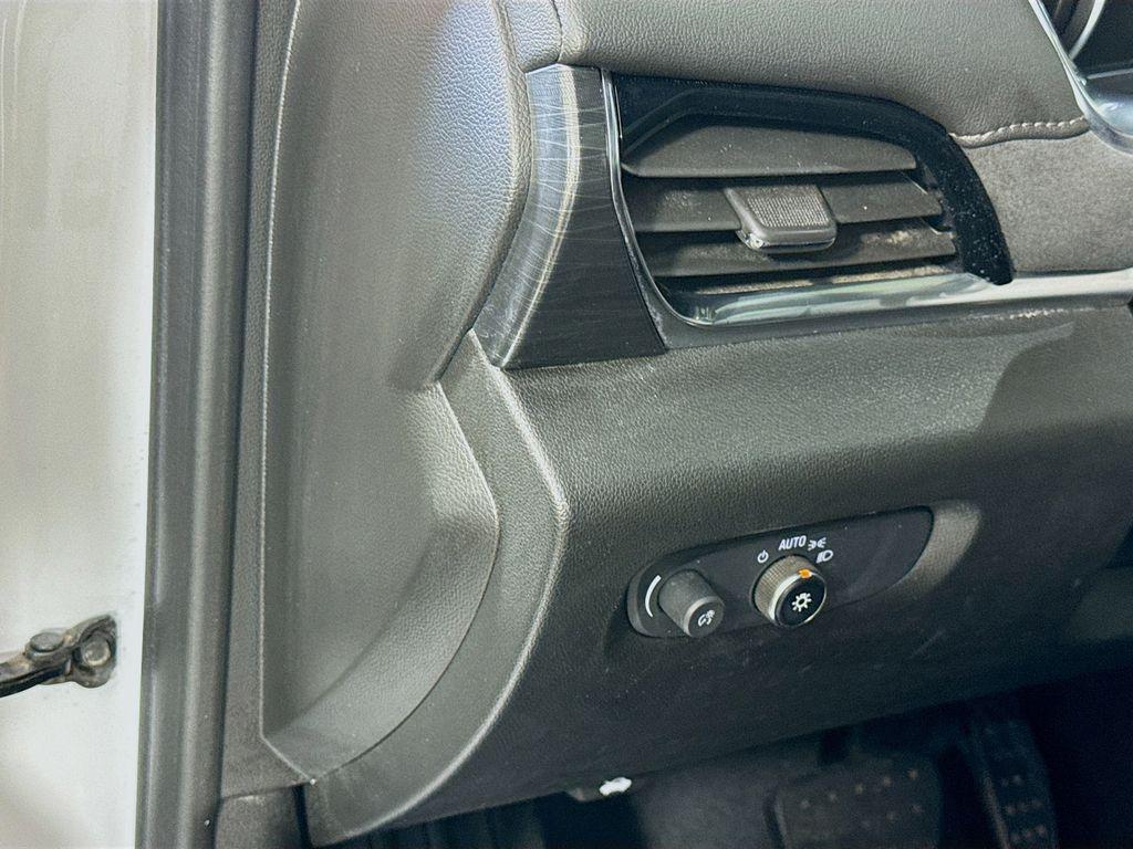 used 2022 Chevrolet Traverse car, priced at $27,981