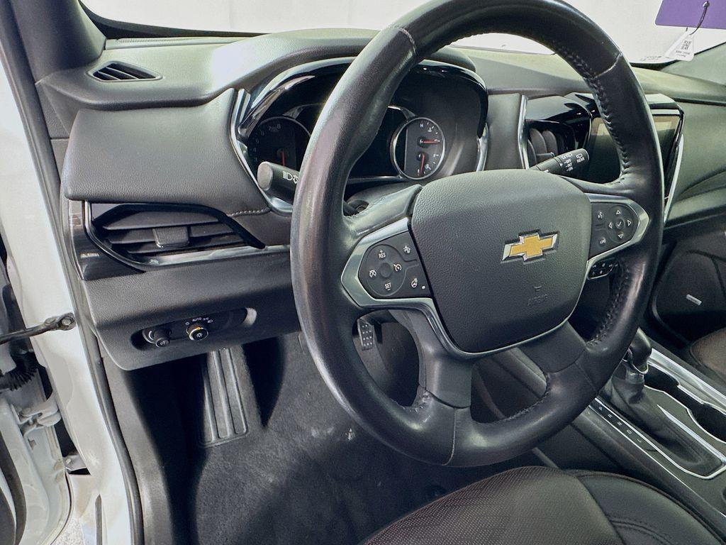 used 2022 Chevrolet Traverse car, priced at $27,981
