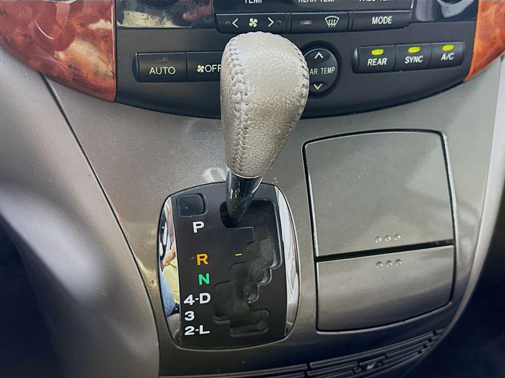 used 2007 Toyota Sienna car, priced at $9,881