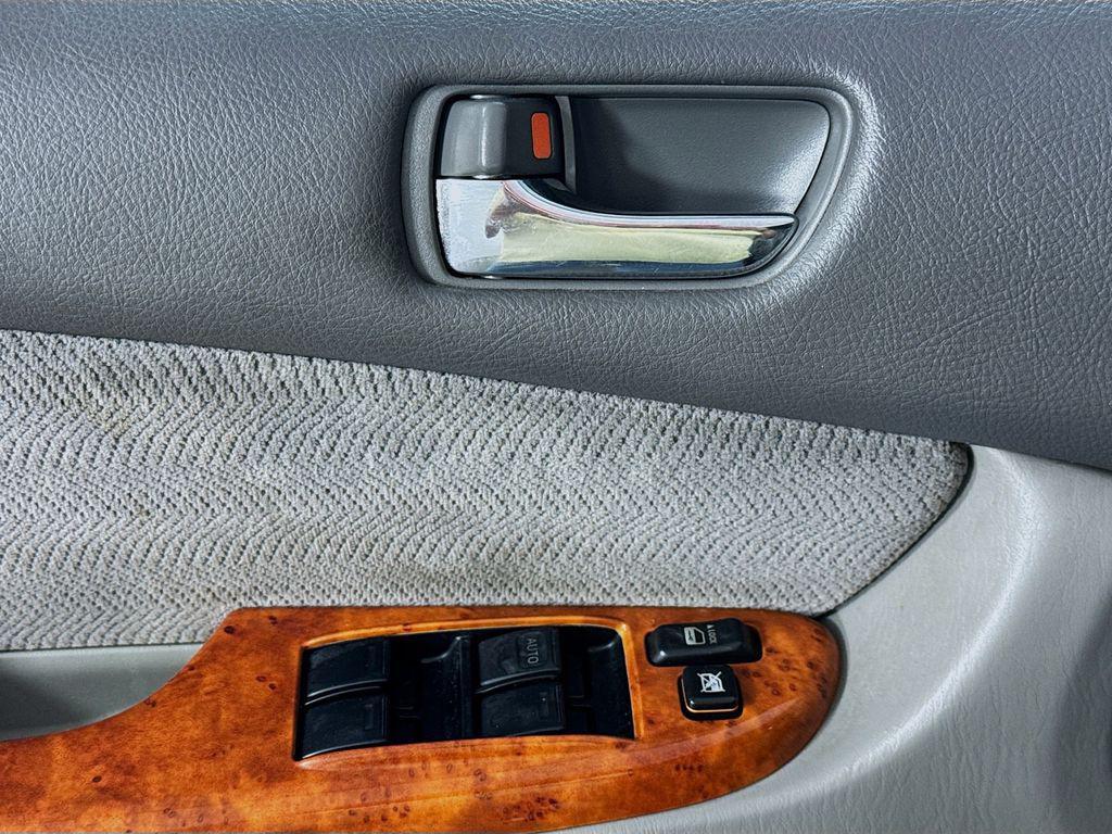 used 2007 Toyota Sienna car, priced at $9,881