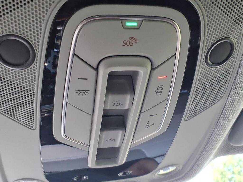Audi Q5 view 32