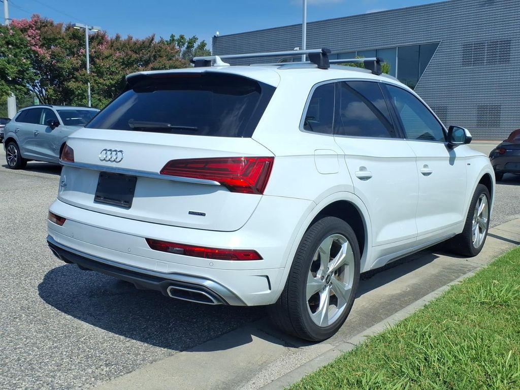 Audi Q5 view 3