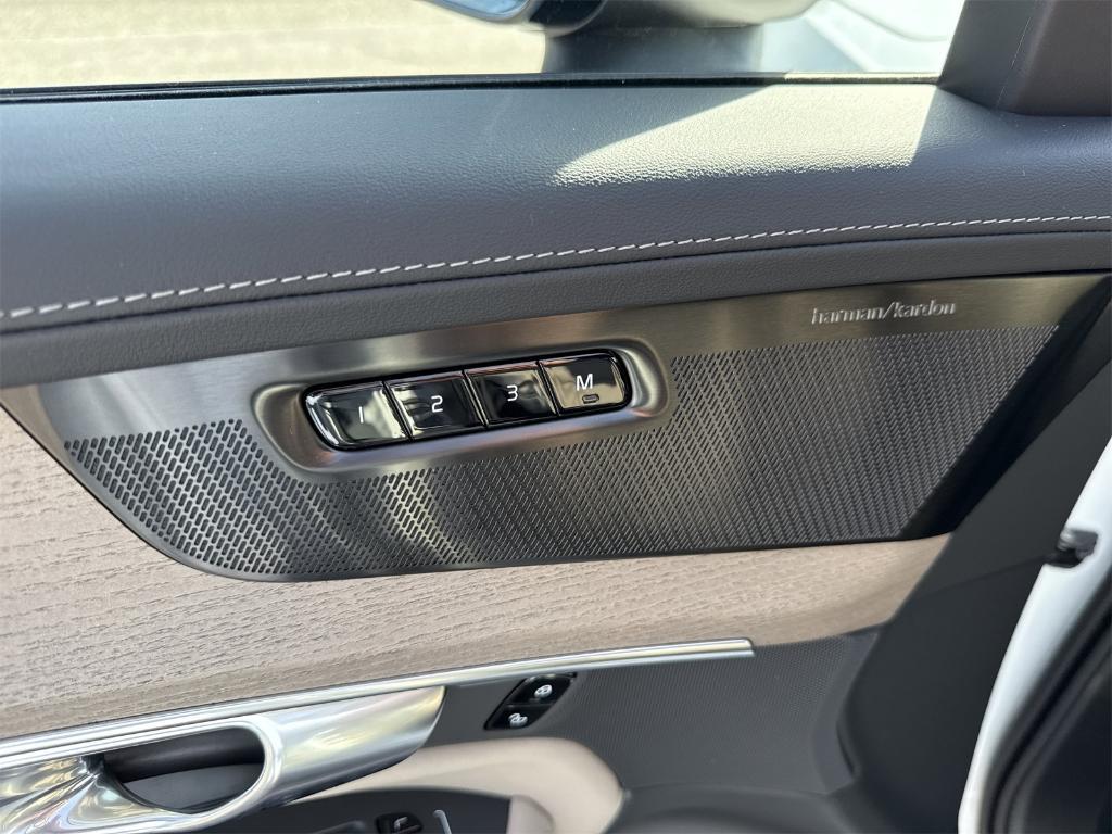 new 2026 Volvo XC90 car, priced at $75,575