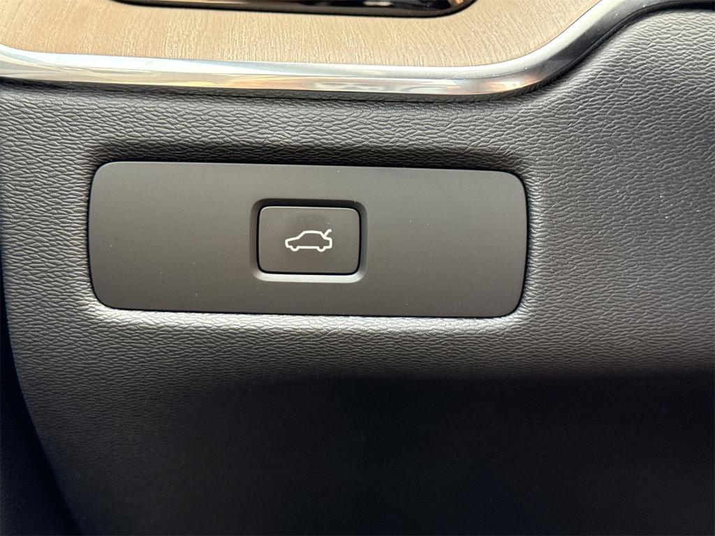 new 2026 Volvo XC60 car, priced at $51,425