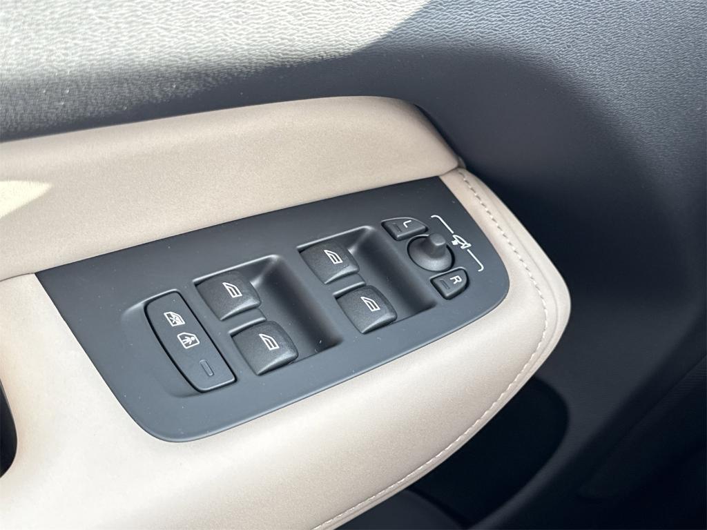 new 2026 Volvo XC60 car, priced at $51,425