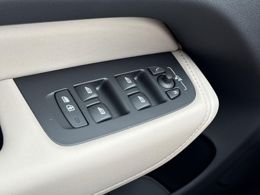 new 2026 Volvo XC60 car, priced at $60,350
