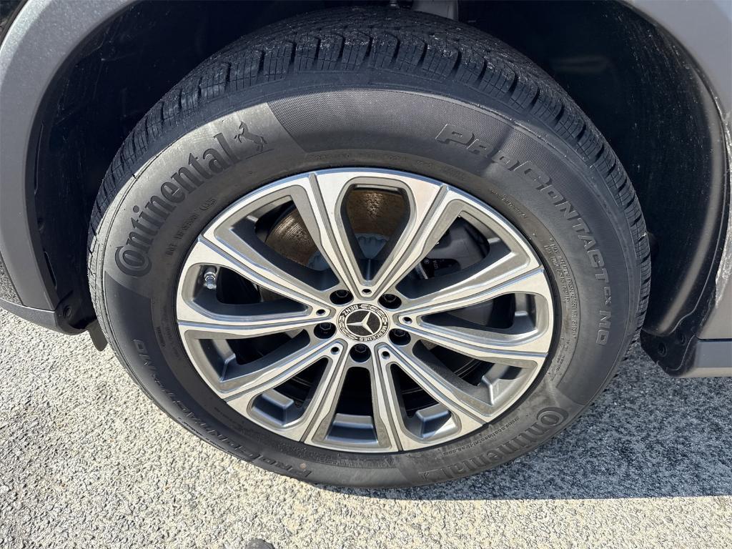 new 2026 Mercedes-Benz GLC 300 car