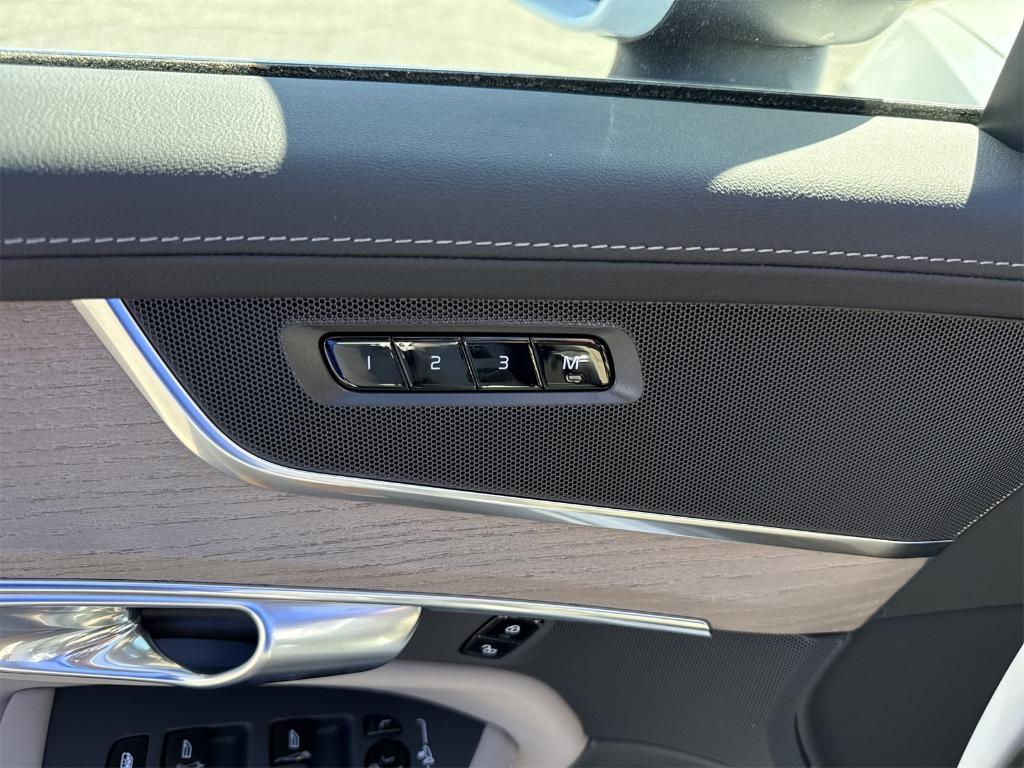 new 2026 Volvo XC90 car, priced at $62,345