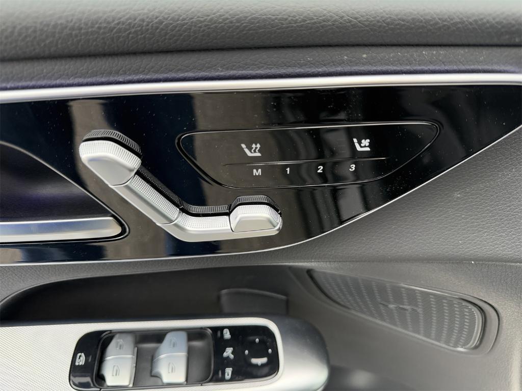 new 2025 Mercedes-Benz GLC 300 car