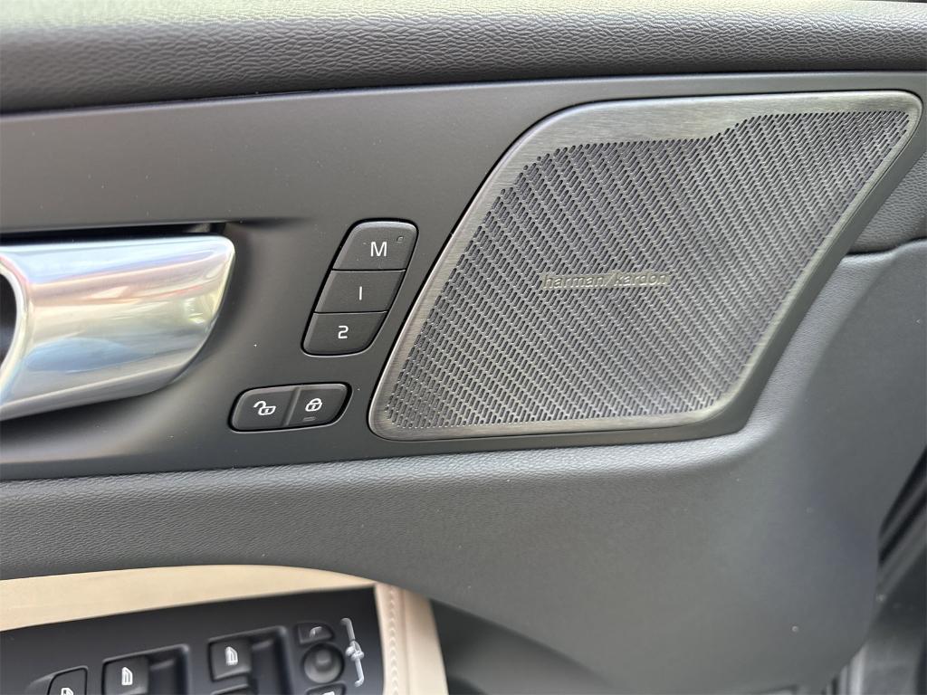 new 2026 Volvo XC60 car, priced at $58,785