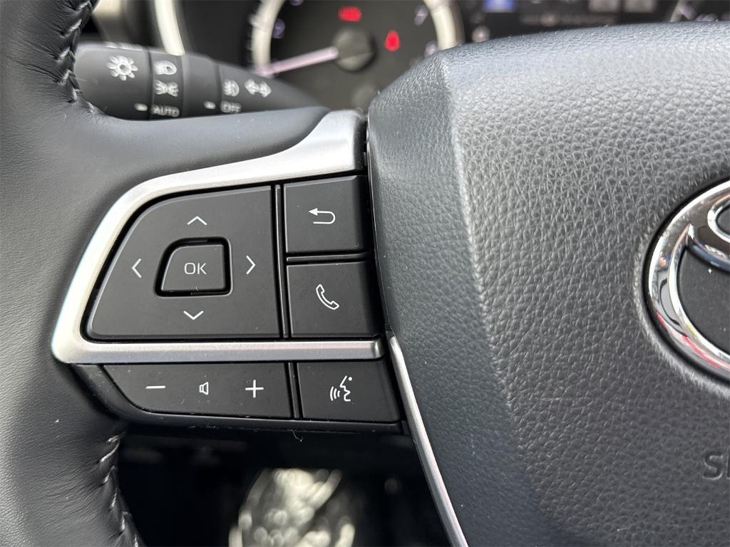 used 2023 Toyota Highlander car, priced at $36,192