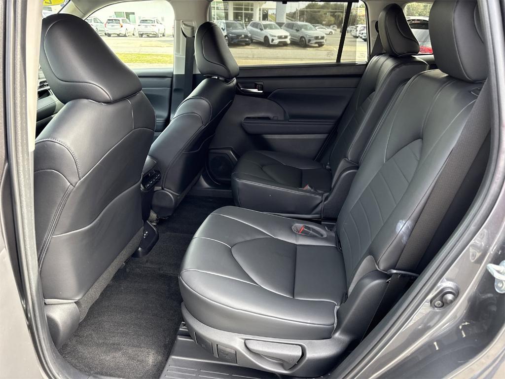 used 2023 Toyota Highlander car, priced at $36,192