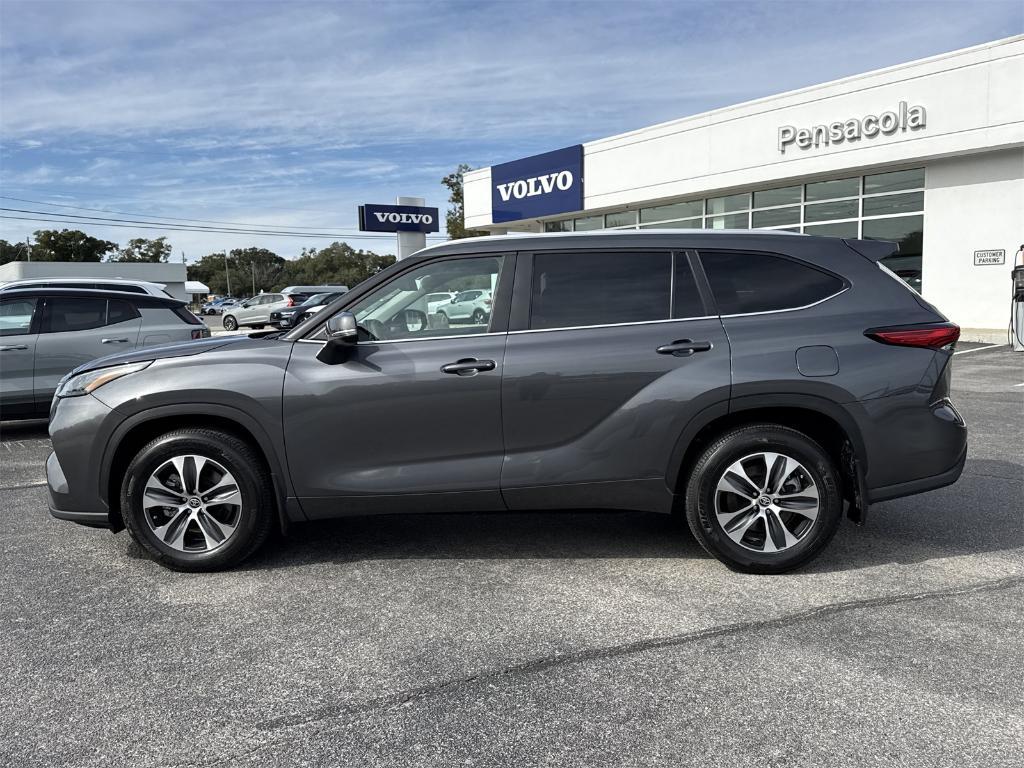 used 2023 Toyota Highlander car, priced at $36,192