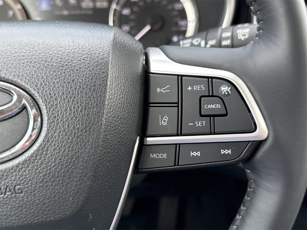 used 2023 Toyota Highlander car, priced at $36,192