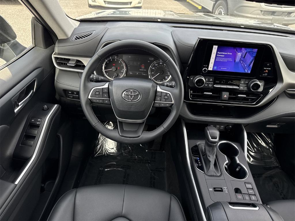 used 2023 Toyota Highlander car, priced at $36,192