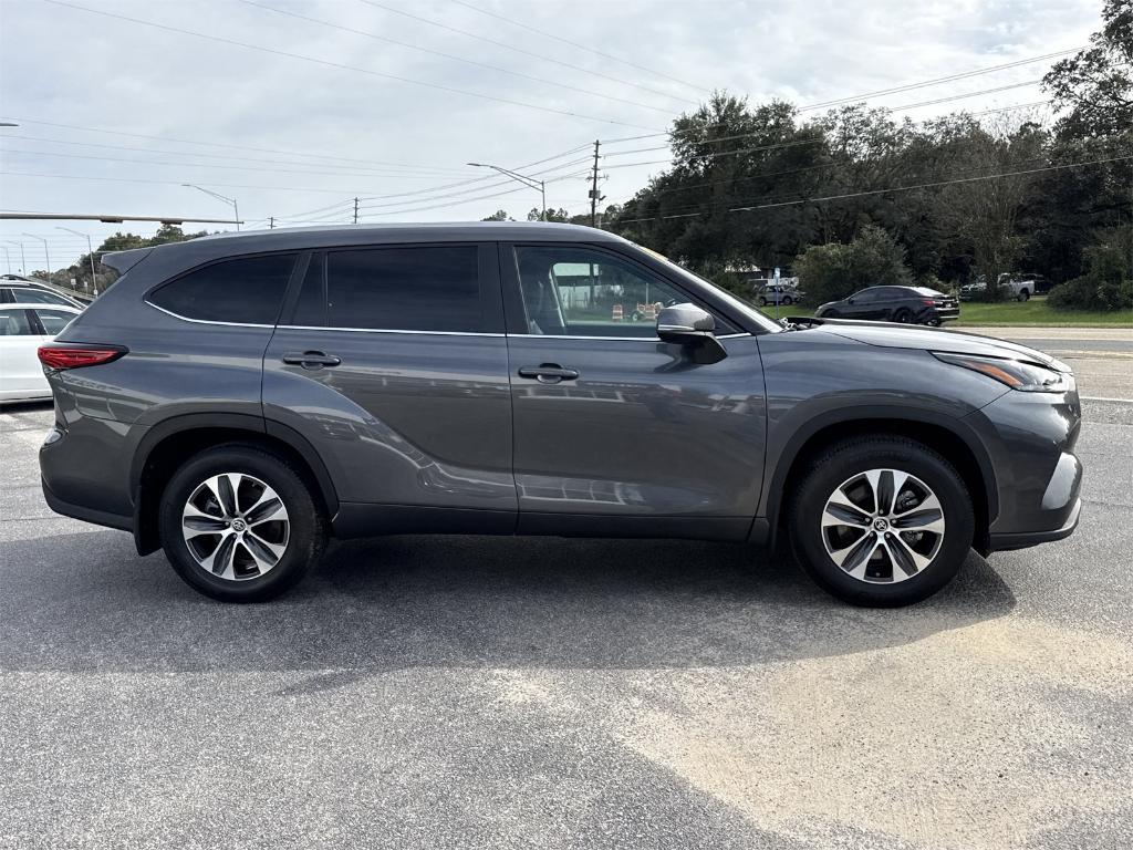 used 2023 Toyota Highlander car, priced at $36,192