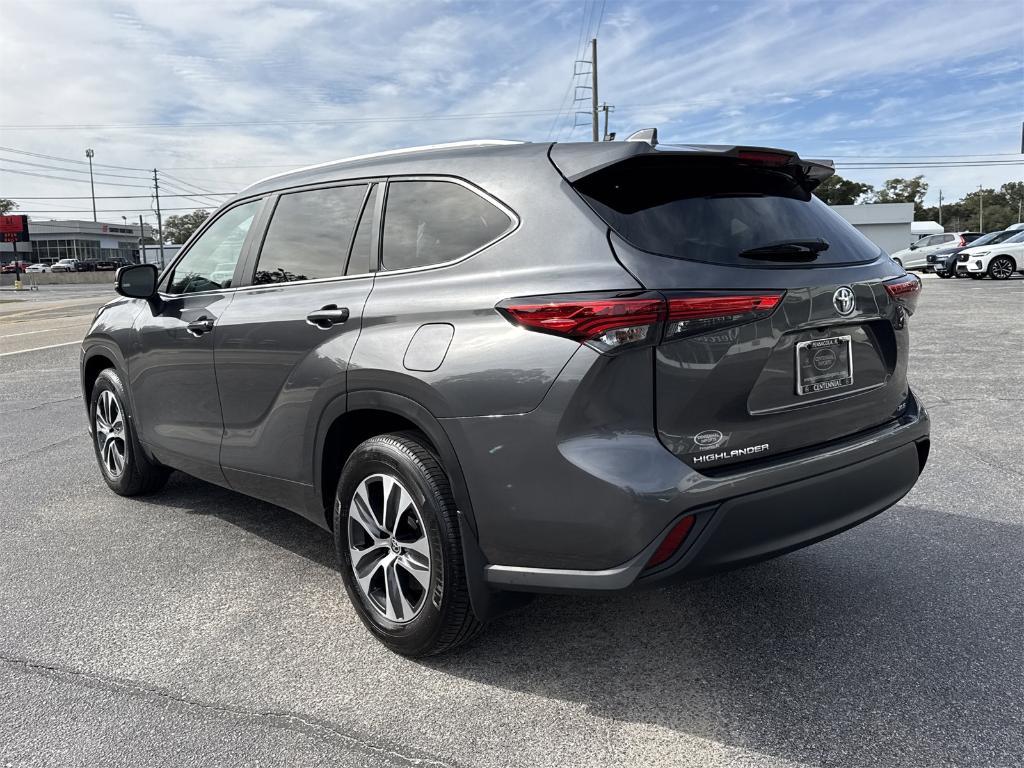 used 2023 Toyota Highlander car, priced at $36,192