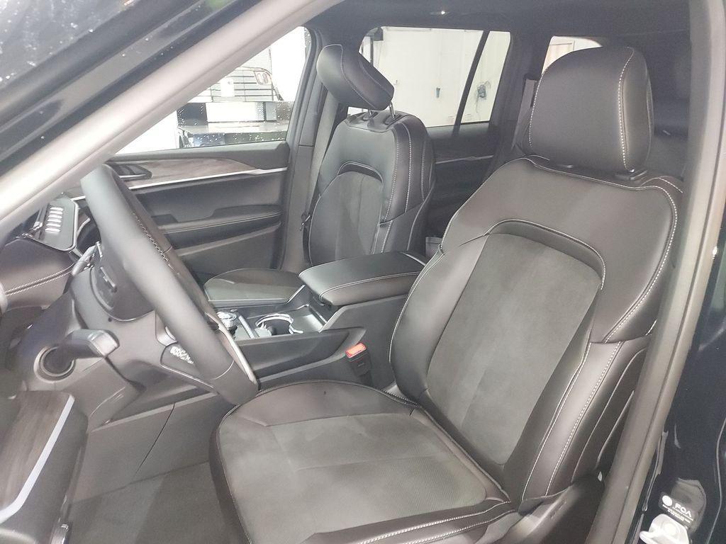 new 2026 Jeep Grand Cherokee car, priced at $46,596