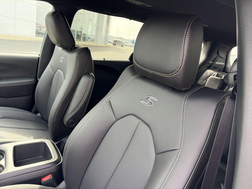 new 2026 Chrysler Pacifica car, priced at $48,044