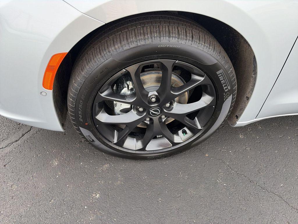 new 2026 Chrysler Pacifica car, priced at $48,044