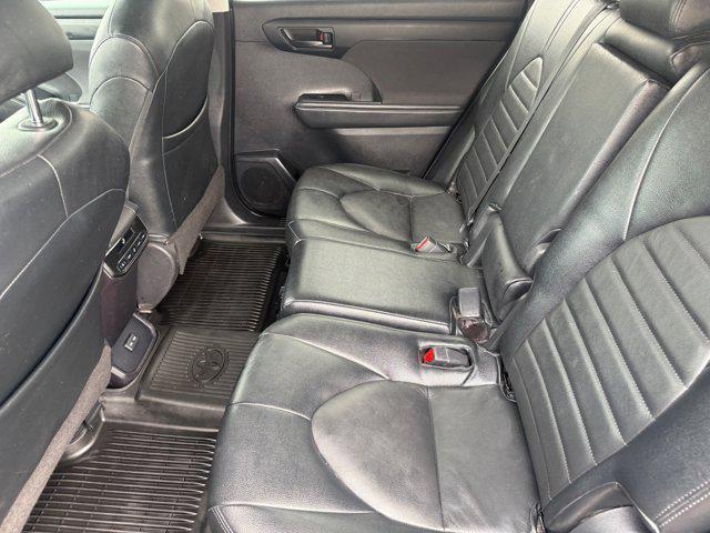 used 2023 Toyota Highlander car, priced at $27,999