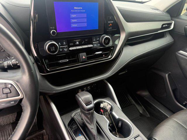 used 2023 Toyota Highlander car, priced at $27,999