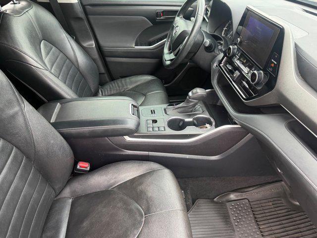 used 2023 Toyota Highlander car, priced at $27,999