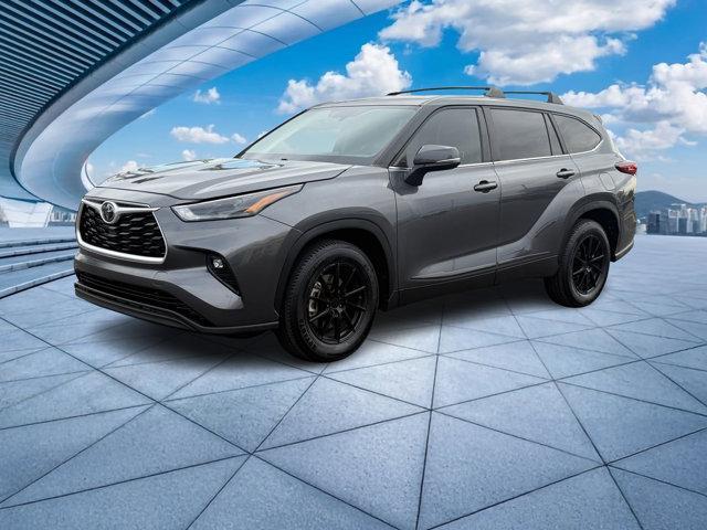 used 2023 Toyota Highlander car, priced at $27,999