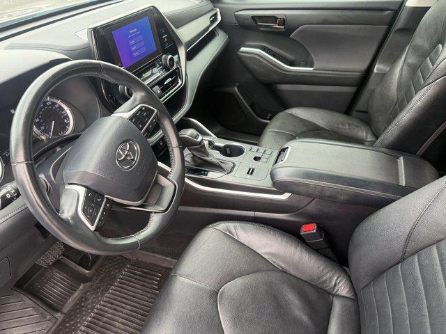 used 2023 Toyota Highlander car, priced at $27,999