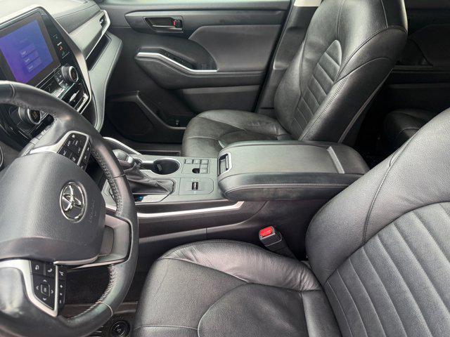 used 2023 Toyota Highlander car, priced at $27,999