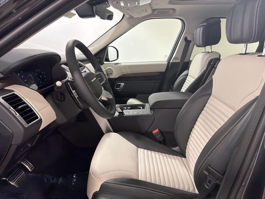 new 2026 Land Rover Discovery car, priced at $76,295