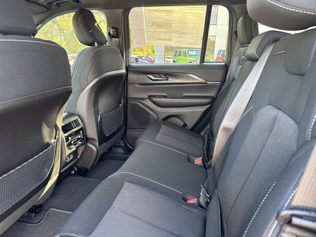 new 2025 Jeep Grand Cherokee car, priced at $40,800