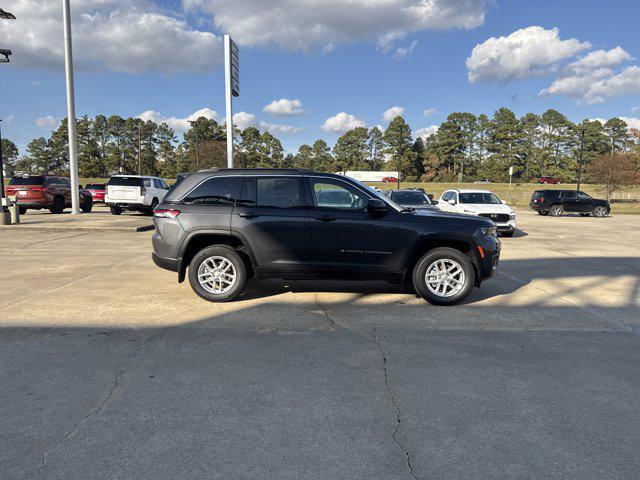 new 2025 Jeep Grand Cherokee car, priced at $40,800