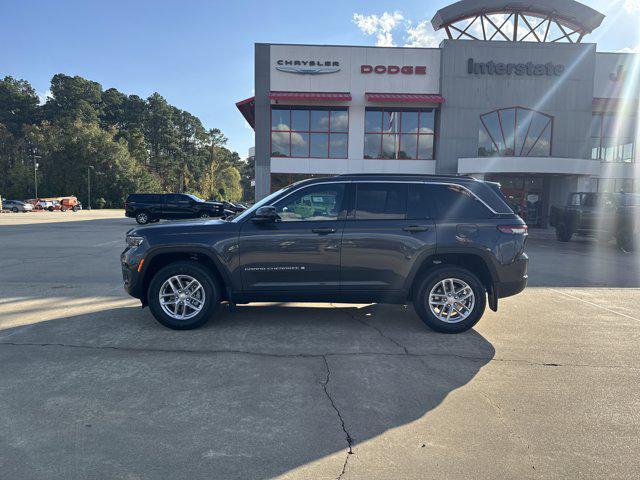 new 2025 Jeep Grand Cherokee car, priced at $40,800