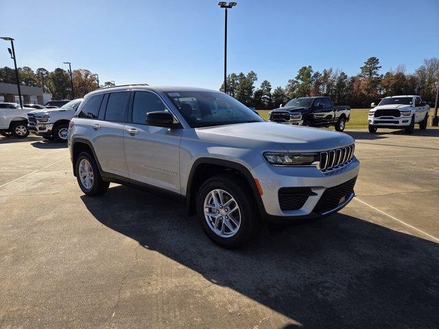 new 2025 Jeep Grand Cherokee car, priced at $40,800